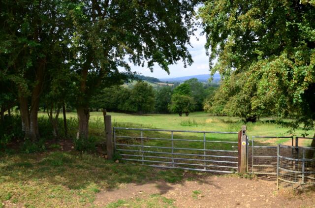 Cotswold Way gates (04)