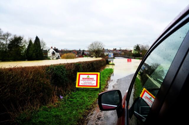 Flooded Stour River bridge (2)
