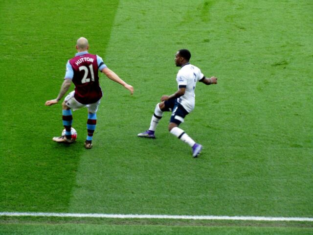 Villa v Spurs - match action (16)