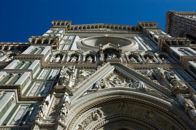 Looking up at Duomo facade (2)