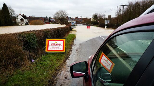 Flooded Stour River bridge (1)