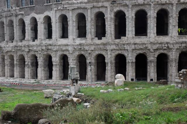 Colosseum-looking building near lunch location (2)