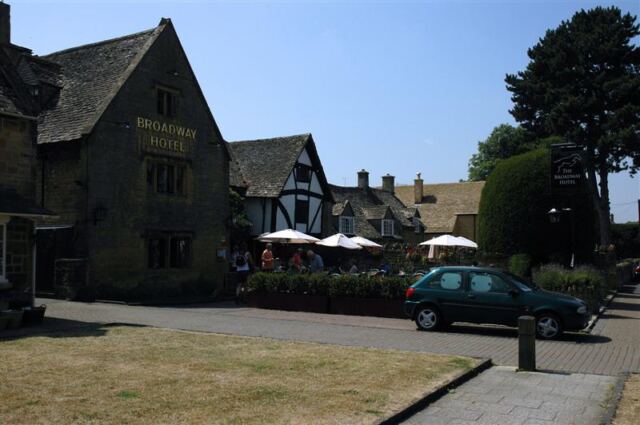 Broadway Hotel