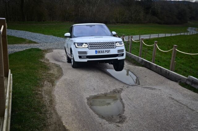 Range Rover moguls (3)