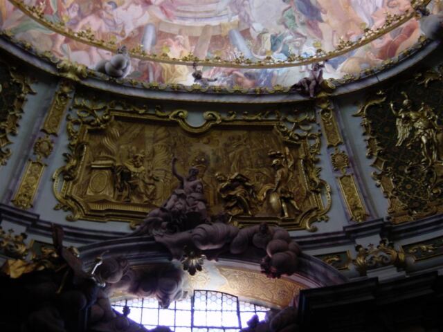 gold-leafed-carvings