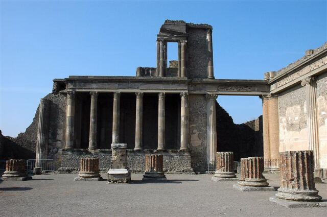 Pompeii Basilica (1)