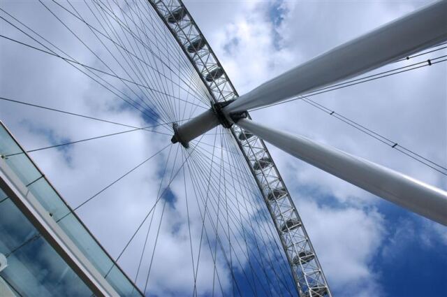 London Eye -- details looking up (1)
