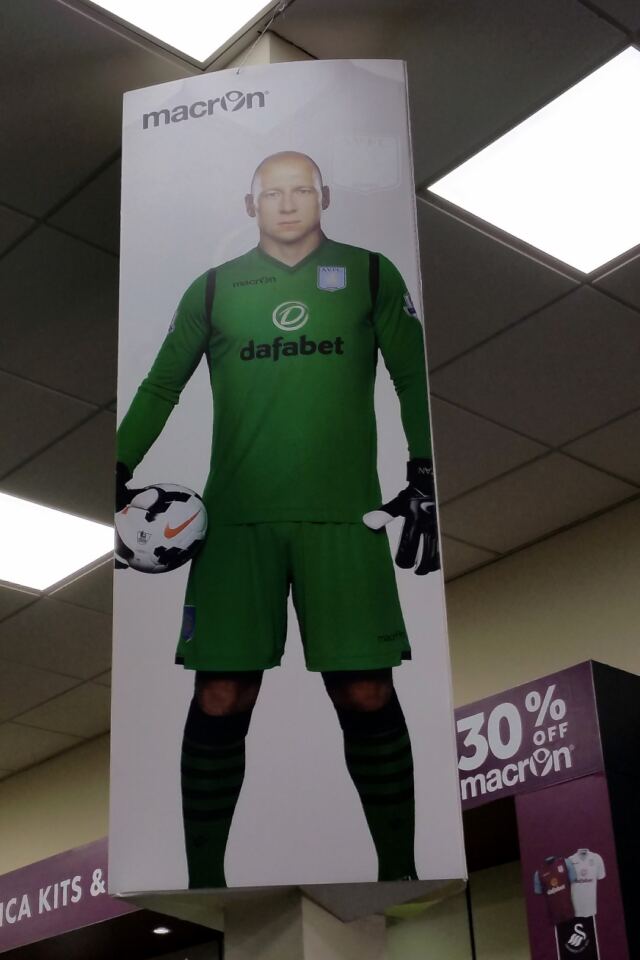 Guzan poster in Villa shop