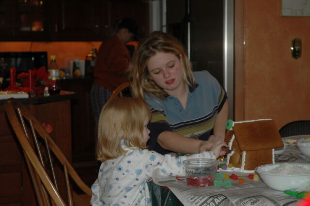 melanie-shows-kiersten-how-to-decorate-the-gingerbread-house