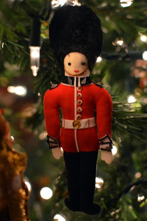 buckingham-palace-guard