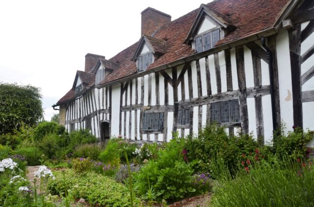 mary-arden-s-home-exterior-2