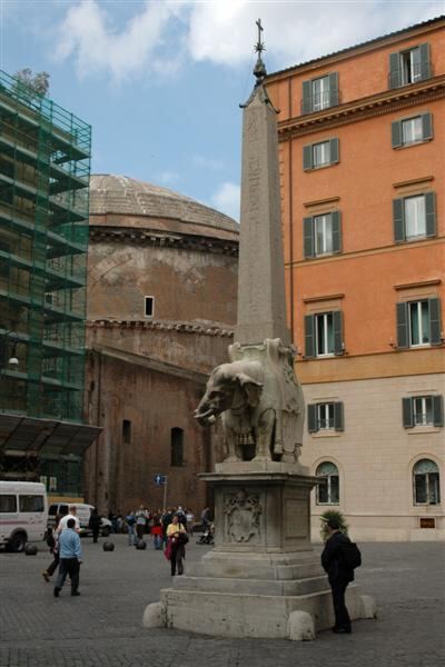 Elephant obelisk with Pantheon in background
