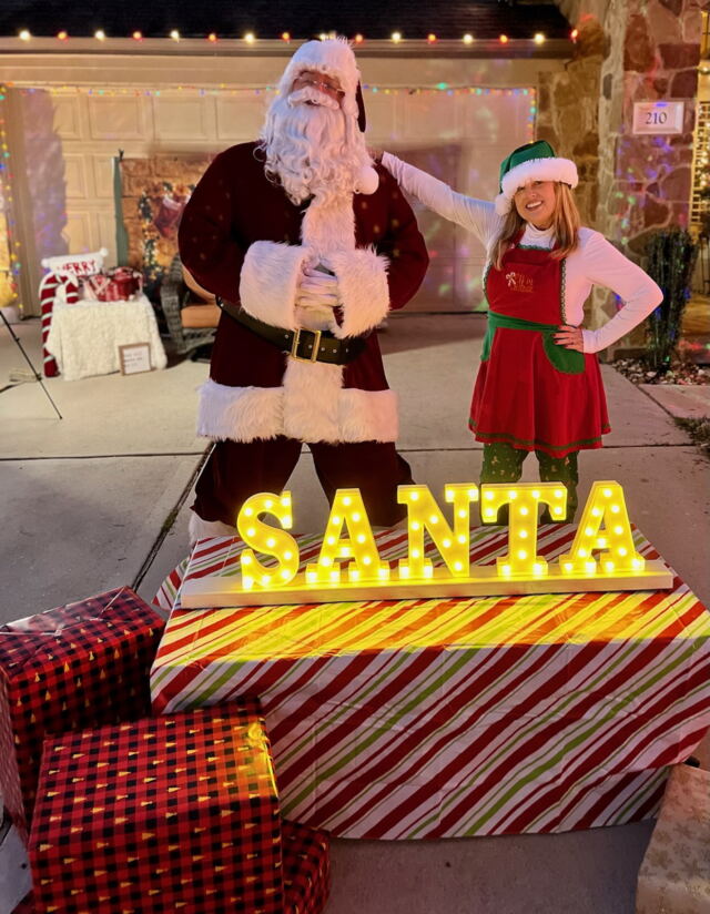 Santa and the Elf-in-Charge (2)