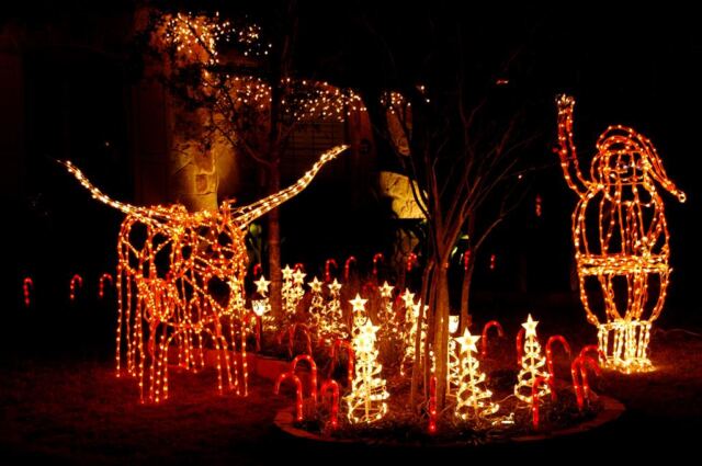 lawnbevo-tm-and-hook-em-santa