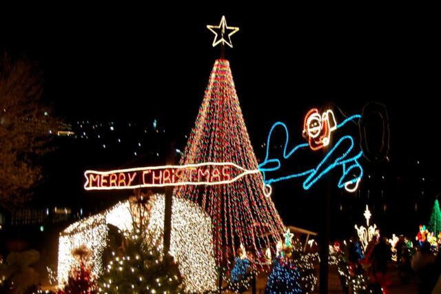 flying-santa-and-tree