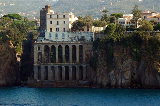 Details of cliffside dwelling