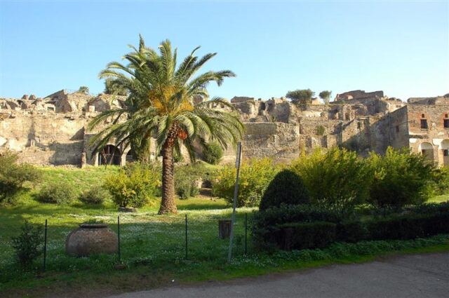 Pompeii entrance (1)