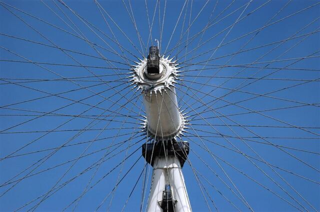 London Eye center spoke detail