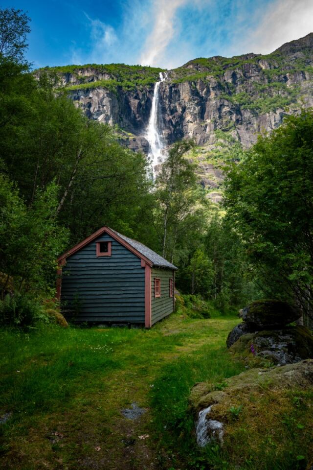 Cabin and Volefossen waterfall