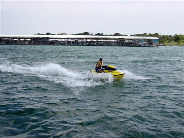 andrew-keeps-pace-with-the-boat