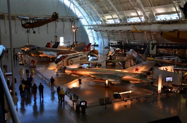 Udvar-Hazy jet aviation hangar