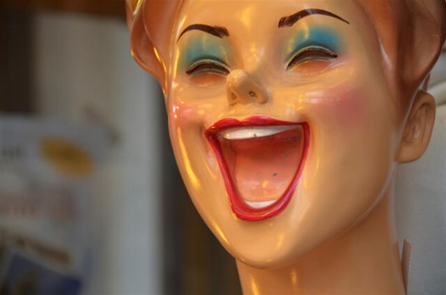 Scary mannequin (2)
