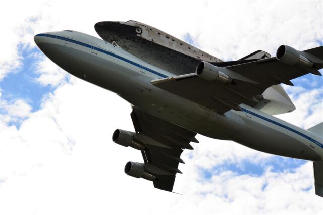 Discovery fly-by 1 (4)