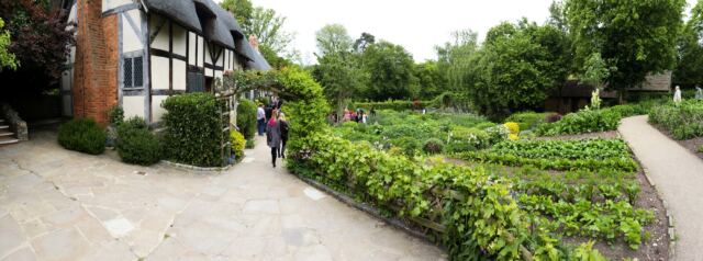 Anne Hathaway's Cottage - panorama
