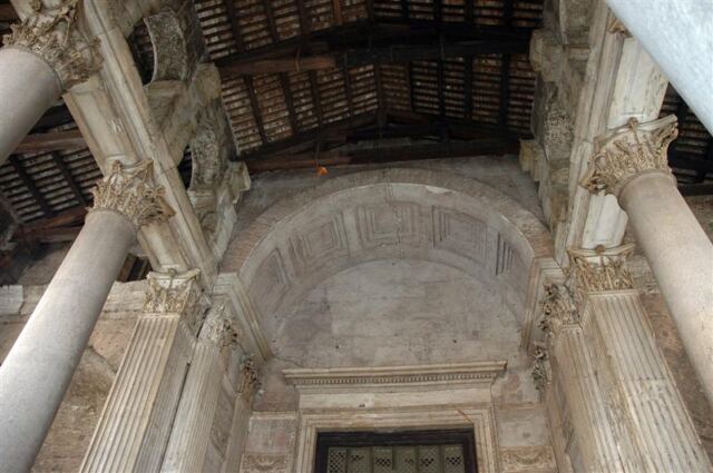 Pantheon entryway ceiling detail