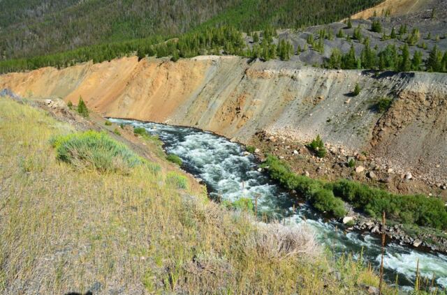 Rushing water as Earthquake Lake slowly drains (1)
