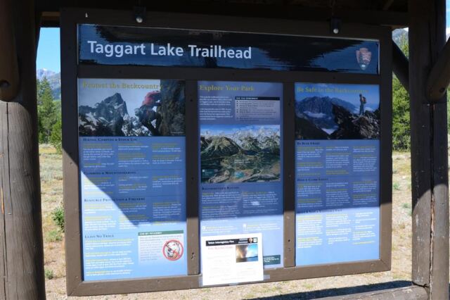 Trailhead info sign