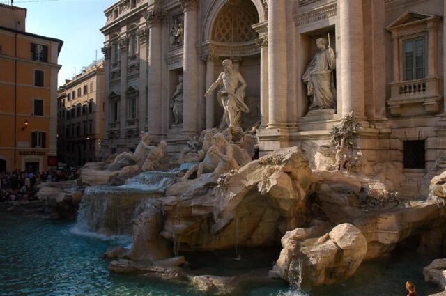 Trevi Fountain (1)