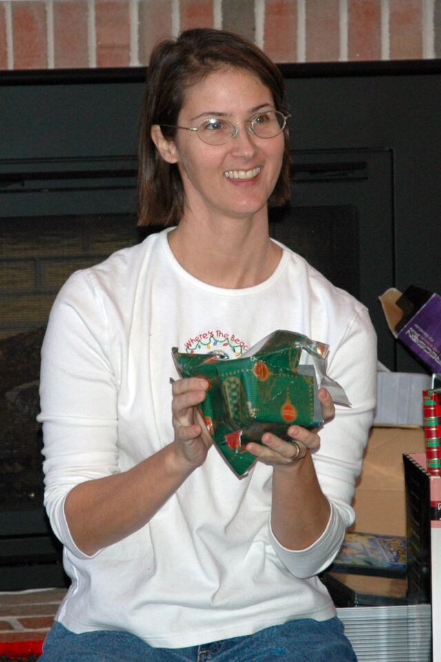 patti-opens-a-gift