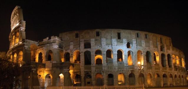 Colosseum at night (6)