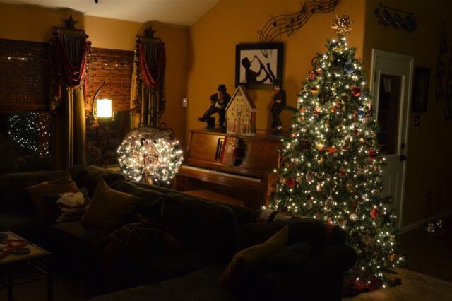 wreath-and-christmas-tree
