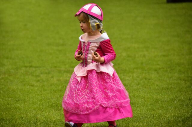 warwick-castle-adorable-princess-knight