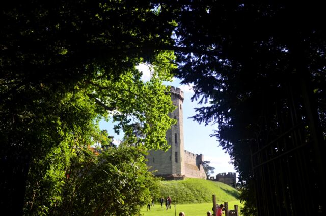 warwick-castle-guy-s-tower-from-rose-garden