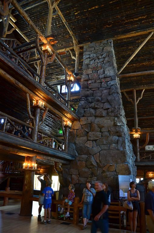 Old Faithful Inn - interior (3)