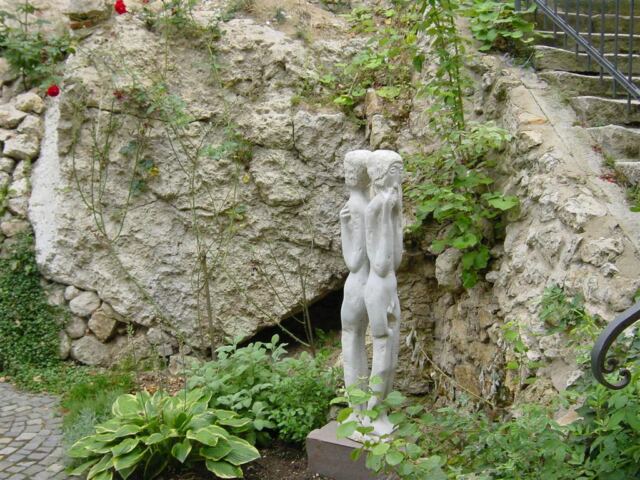 statue-in-restaraunt