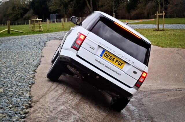 Range Rover - H-trench obstacle course (4)