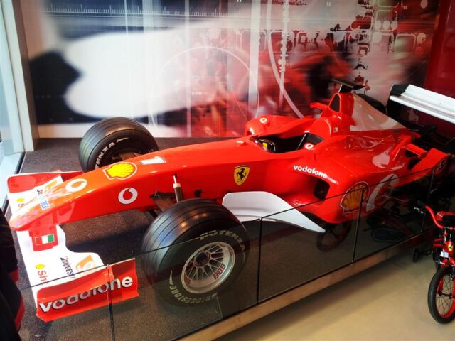 waikiki-ferrari-shop