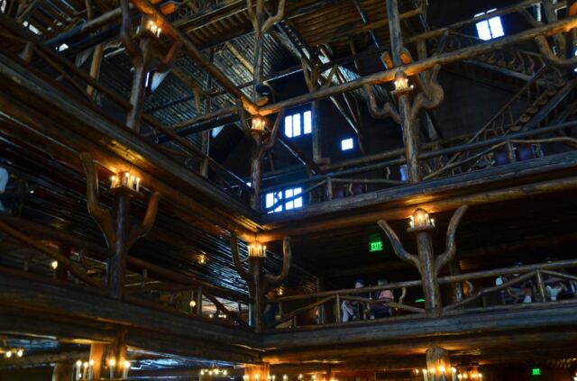Old Faithful Inn - interior (5)