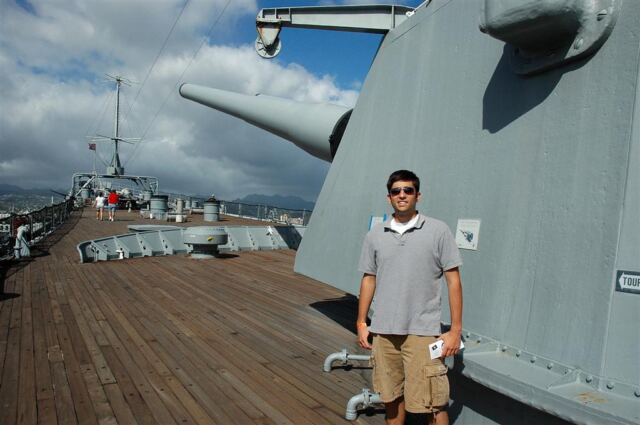 Andrew in front of Missouri main guns