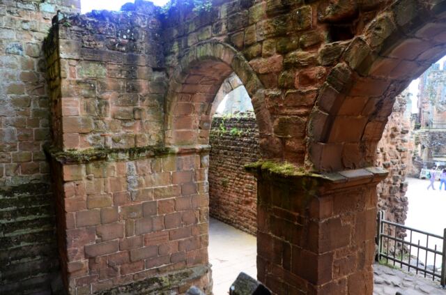Kenilworth Castle - various ruins 6