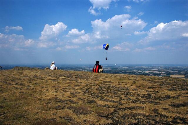 Melanie and Andrew watch the parasailers