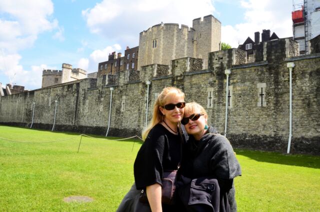LeAnn and Kathy outside the Tower of London