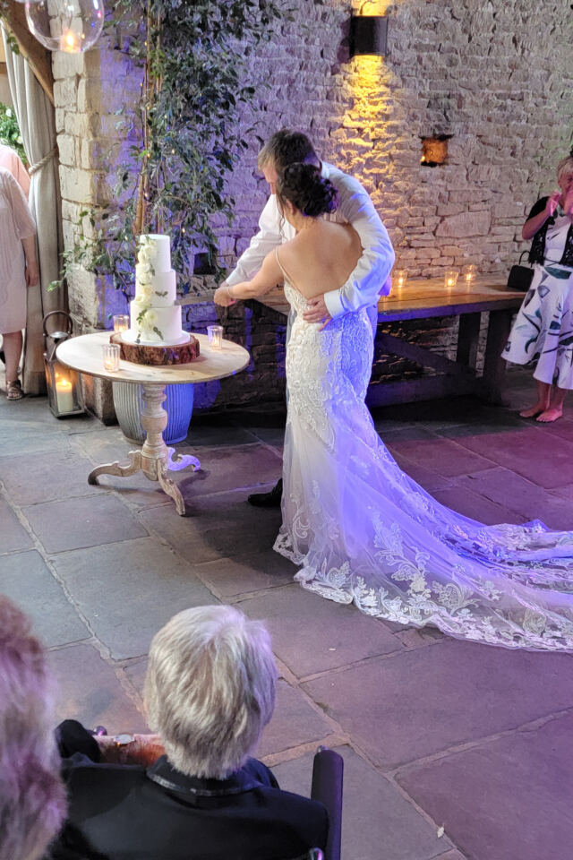 Mark and Jess - cake cutting