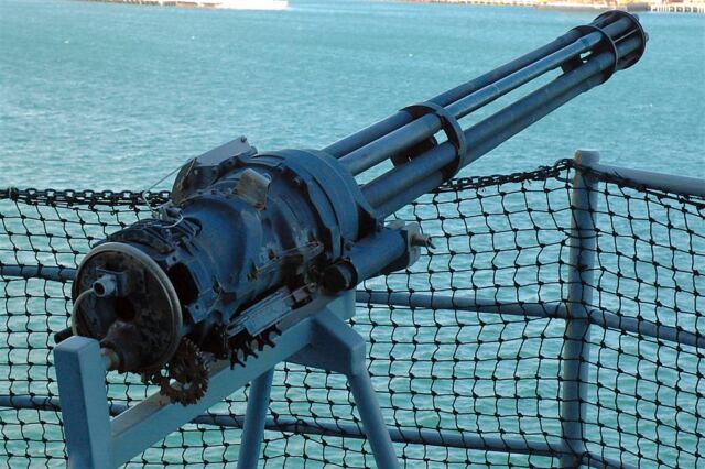Side-mounted gatling gun