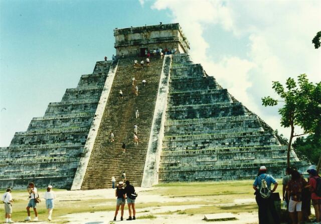 El Castillo Kukulkan Pyramid (2)