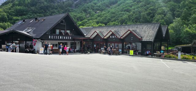 Briksdal gift shop